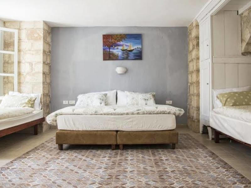 Alexandra House Otel Nasıra Dış mekan fotoğraf